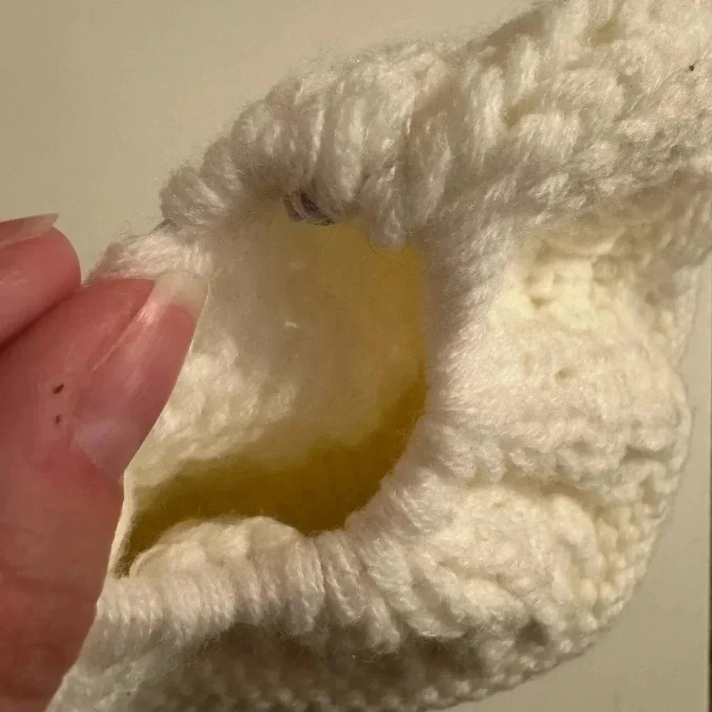 CC Beanie with pony tail hole - Picture 4 of 6